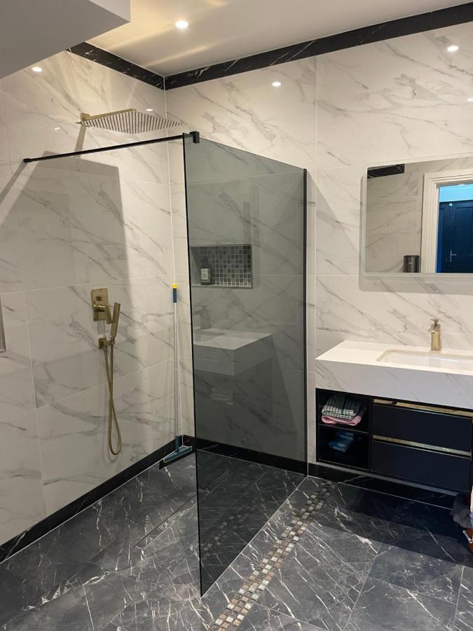 Modern Huge Double Room With Private Bathroom In Colindale Edgware Kültér fotó
