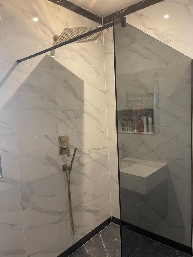 Modern Huge Double Room With Private Bathroom In Colindale Edgware Kültér fotó