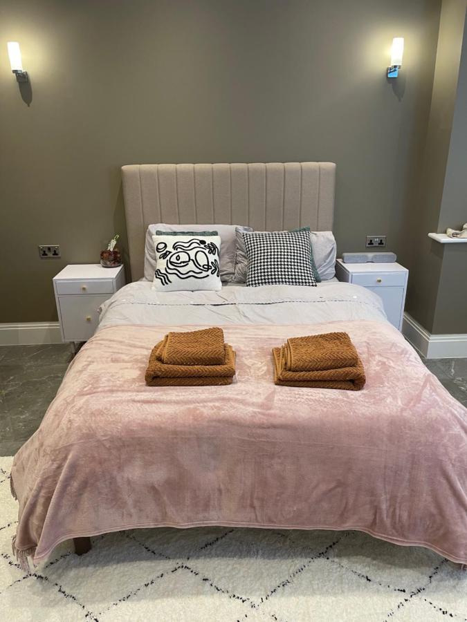 Modern Huge Double Room With Private Bathroom In Colindale Edgware Kültér fotó
