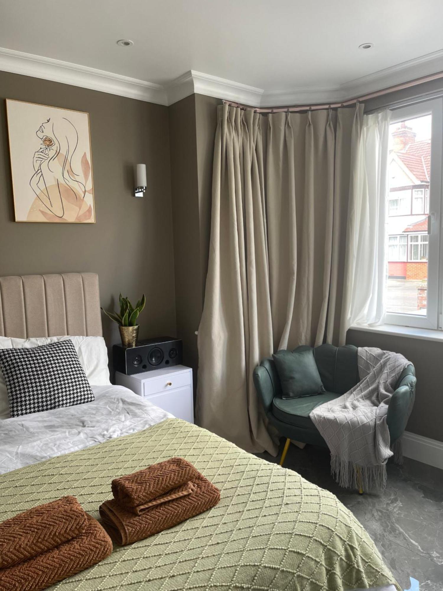 Modern Huge Double Room With Private Bathroom In Colindale Edgware Kültér fotó